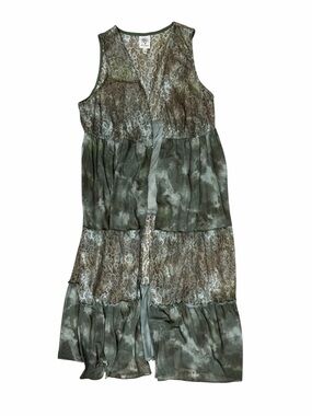 SELF ESTEEM Sleeveless Lace-Panel Camo Duster in Olive Green